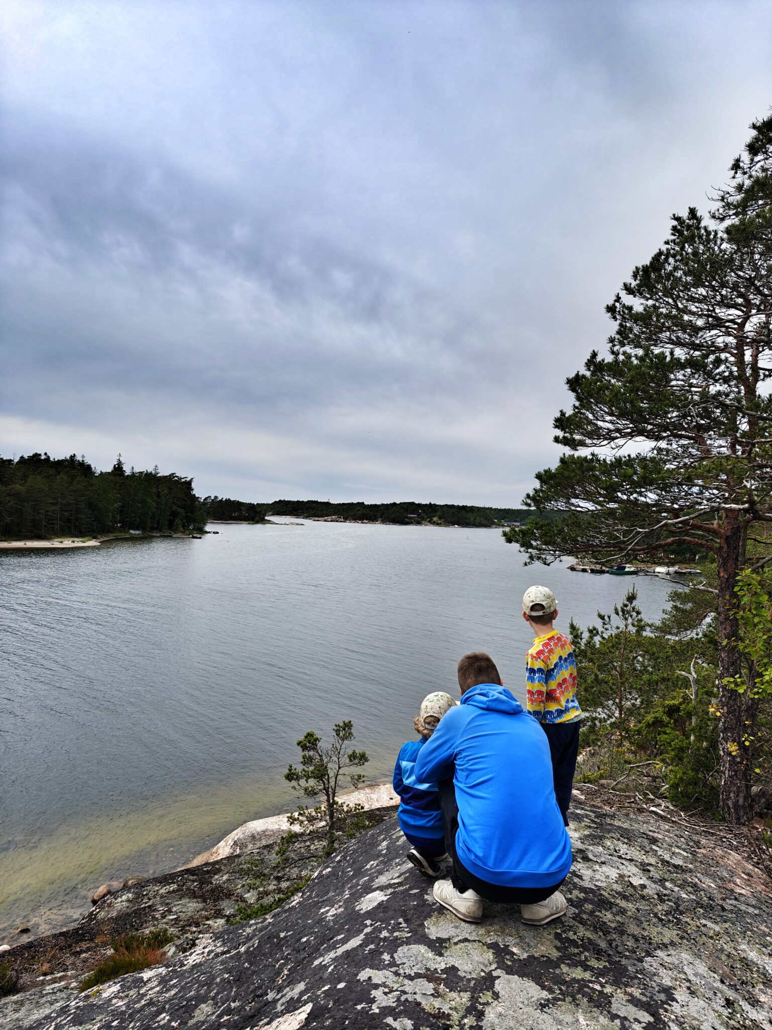 Luontoretkillä riittää ihmeteltävää ja ihasteltavaa.
